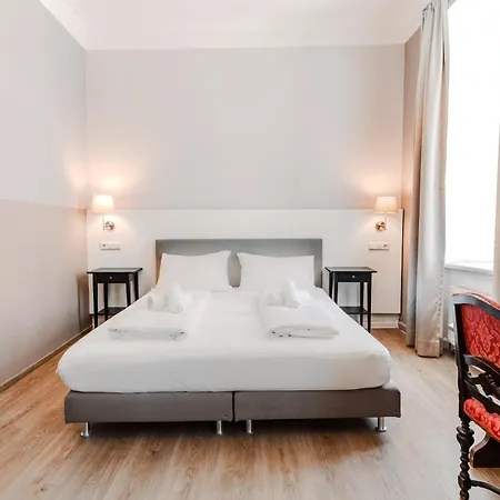 Atrium 3*