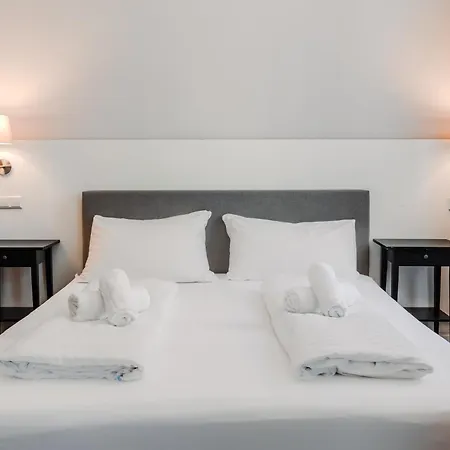 Atrium 3*